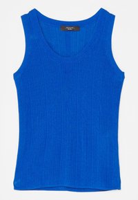 Niebieski prążkowany top na ramiączkach z okrągłym dekoltem i grubymi ramiączkami. Wykonany z miękkiej dzianiny, charakteryzuje się pionowym wzorem.