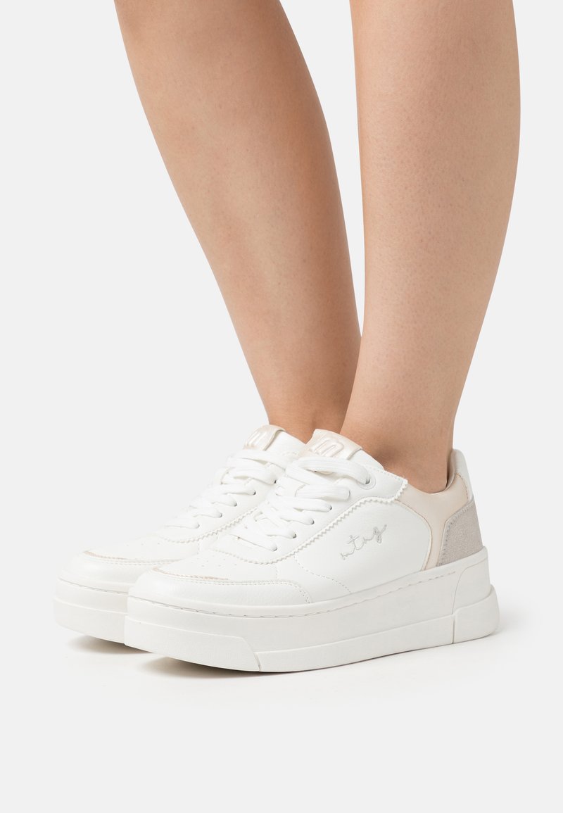 mtng GRAND - Sneakers laag - cael blanco/guanshun champagne