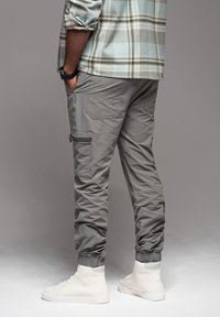 Ombre OM PAJO - Cargobroek - grey
