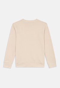 Felpa beige a maniche lunghe con colletto tondo, vista da dietro, con polsini e orlo a costine su uno sfondo bianco.