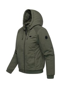 Giacca con cappuccio verde oliva, con dettagli a coste sulle spalle, zip frontale e polsini elastici. Realizzata in materiale leggero e strutturato.