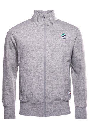 Jasnoszara bluza na zamek z wysokim kołnierzem, długimi rękawami i małym niebiesko-zielonym logo Superdry po lewej stronie klatki piersiowej.