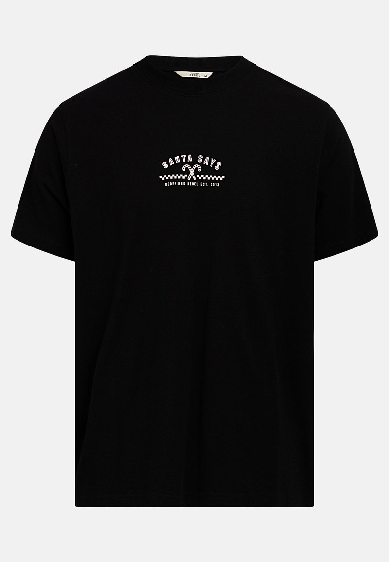 Czarna bawełniana koszulka z białą grafiką, na której widnieje napis "SANTA SAYS" z szachownicowym akcentem oraz ilustracją cukierka. Klasyczny krój.