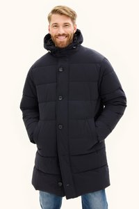 Granatowa kurtka puchowa z kapturem, z zapięciem na guziki, pikowanym wzorem i dwiema bocznymi kieszeniami. Materiał wydaje się izolowany i wodoodporny.