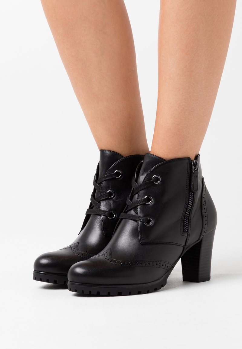 Caprice Botines bajos - black