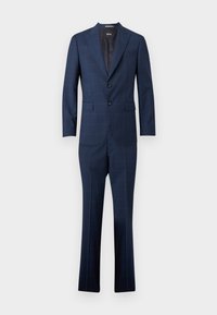 Ανδρικό κοστούμι σε ναυτικό μπλε με διακριτικό σχέδιο καρό τύπου παραθύρου, σακάκι με δύο κουμπιά, γιακά με εγκοπή και ταιριαστά παντελόνια ραμμένα στα μέτρα.