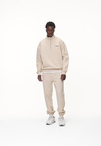 Pegador LOGO OVERSIZED HALF ZIP SWEATER - Felpa - washed desert sand/black gum