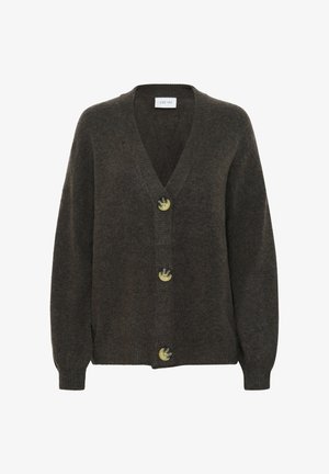 Tamsiai rudas megztinis su V formos iškirpte, trimis dideliais mygtukais priekyje, ribinėmis rankogaliais ir apačia bei „CREAM" etiketė vidinėje apykaklės pusėje.