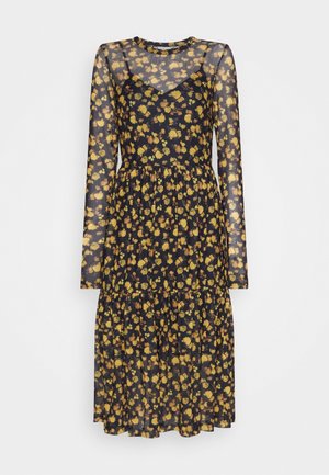 Robe midi noire avec manches longues transparentes, motif floral jaune, taille cintrée et jupe à volants.