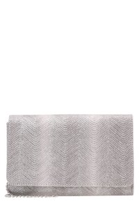 Sølv clutch med fiskebensmønster, struktureret overflade og kædestrop. Retangulær form med klaplukning.