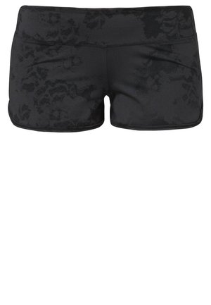 Sorte atletiske shorts med et struktureret mønster, elastisk talje og dekorativ syning langs kanterne. Midt-lår længde.