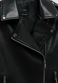 Mango Chaqueta de cuero sintético - black