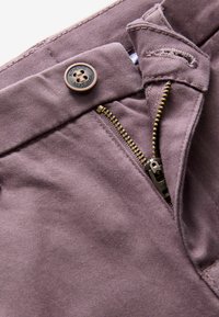 Next Chino hlače - fig purple