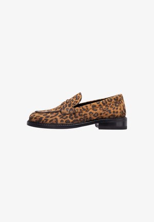 Leopard print slip-on loafers made of textured suede, featuring a low black outsole and a rounded toe design.
