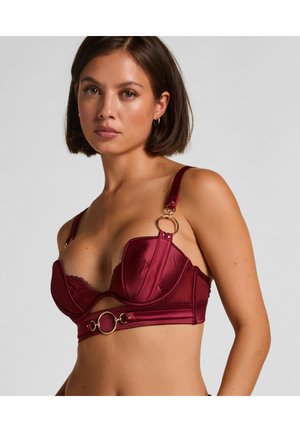Bordeauxrode satijnen beha met kanten rand, gestructureerde cups en goudkleurige details met gespaccenten. Verstelbare bandjes voor een aangepaste pasvorm.