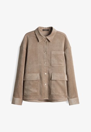 Beige Kordjacke mit Kragen, vier Fronttaschen und Druckknöpfen. Weicher Stoff mit geripptem Muster.