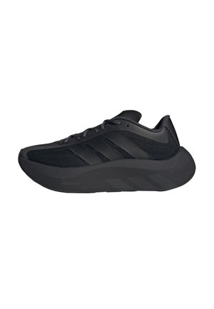 Sneaker sportiva nera con suola spessa, chiusura frontale con lacci e tre strisce scure sul lato, mostrata in profilo laterale sinistro.