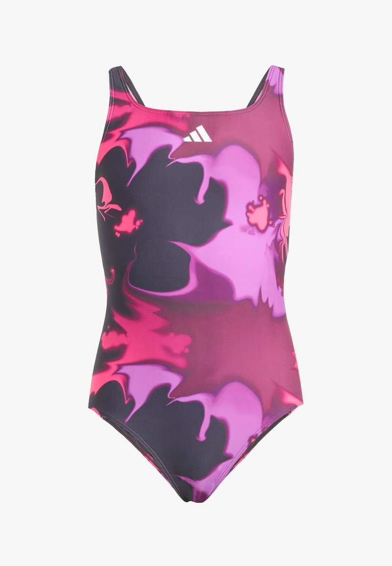 Maillot de bain une pièce en tissu lisse avec un motif floral rose et violet sur fond sombre. Comprend des bretelles fines.