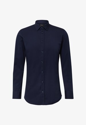 Granatowa koszula z długim rękawem wykonana z gładkiego materiału, z kołnierzykiem, zapinana na guziki z zaokrąglonym może, a guziki są w kolorze materiału.