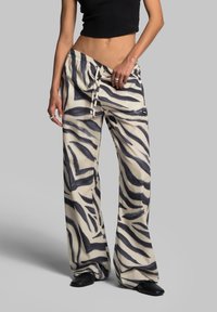 WRSTBHVR MAESA - Pantaloni - birch zebra
