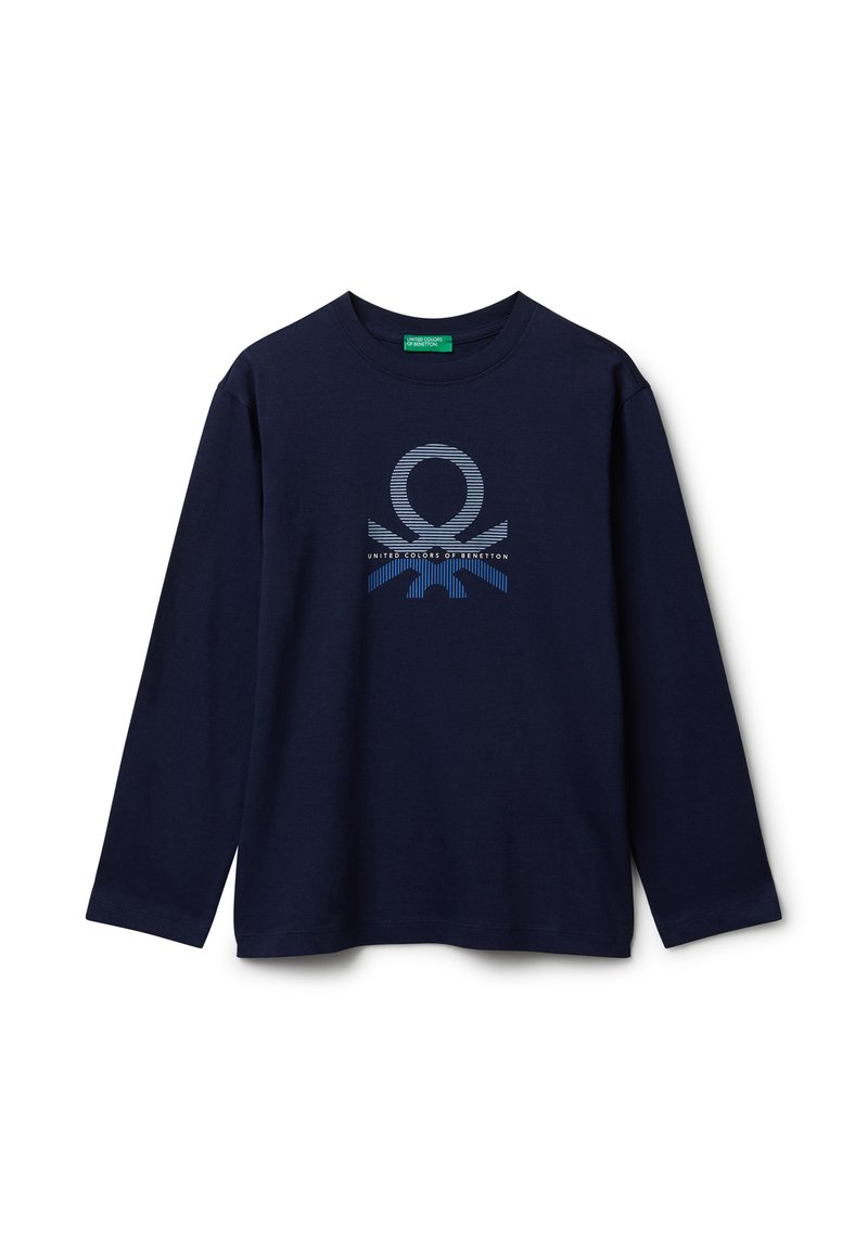 Granatowa koszula z długim rękawem z ukośnym logo United Colors of Benetton w niebieskim i szarym kolorze, umieszczonym na środku klatki piersiowej.