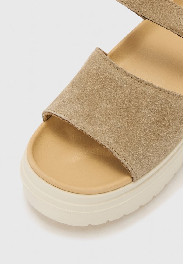 CHUCK TAYLOR ALL STAR - Platform sandals2