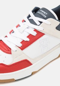 Tommy Hilfiger BASKET STREET BLOCK biały