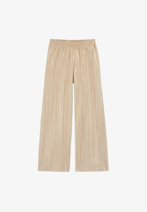 Beżowe spodnie o szerokich nogawkach z pionowymi plisami i elastycznym paskiem, ułożone na płasko na białym tle.