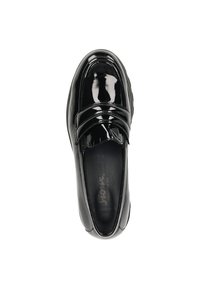 Zwarte gepatineerde loafers met een gladde, glanzende afwerking, voorzien van een decoratieve band over de bovenkant en een gevoerde binnenzool voor comfort.