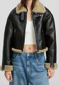 Bershka Bunda z umělé kůže - dark brown