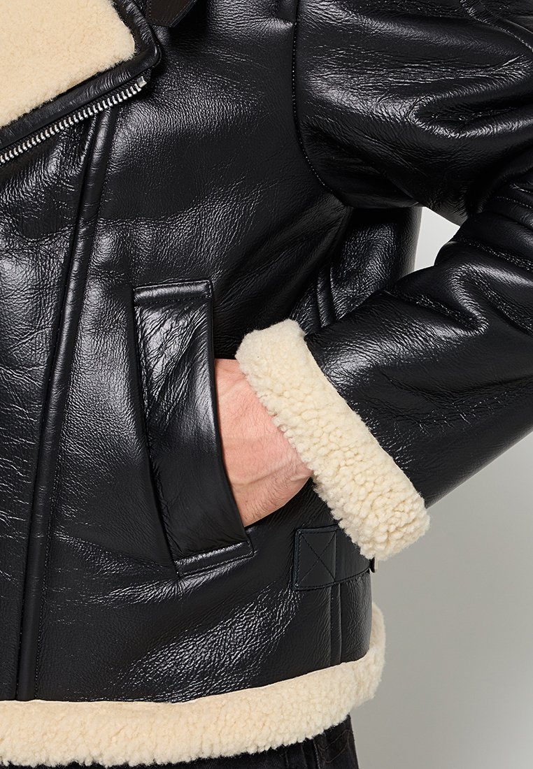 Leichte Jacke