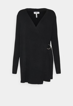 Maglione avvolgente nero a maglia con maniche lunghe, scollo a V profondo e dettaglio circolare argentato in vita, con una texture a coste.