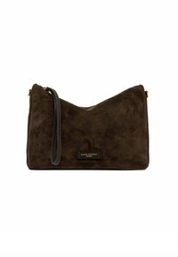 Borsa a mano in suede marrone con design curvo, chiusura a zip e un manico in pelle nera. Presenta una placca con logo sul davanti.