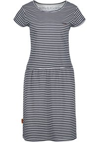 Raidallinen mekko, jossa on tummansinisiä ja valkoisia värejä, lyhyet hihat, pyöreä kaula-aukko ja rypistynyt vyötärö rentoa istuvuutta varten. Brändin logo rintaosassa.