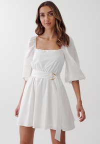 TUSSAH KARLY  - Dnevna obleka - white