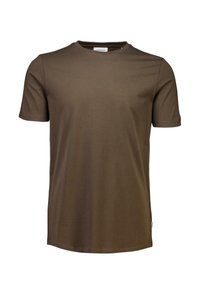 Brun kortärmad t-shirt i mjukt tyg, med rund halsringning och minimalistisk design, samt en liten etikett på sidan.