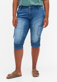 Zizzi - CAPRI - Farkkushortsit - light blue denim Pienoiskuva 1