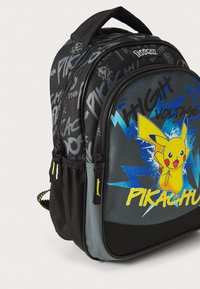 Kidzroom BACKPACK POKÉMON GOTTA CATCH 'EM ALL! UNISEX - Šolska torba - black