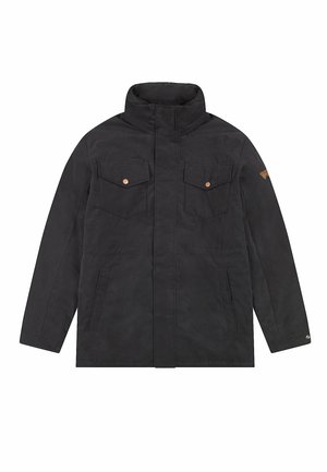 Giacca impermeabile nera con colletto alto, zip frontale, due tasche sul petto e tasche laterali. Presenta dettagli in metallo e un design snello.