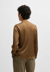 BOSS Blus - open brown nine