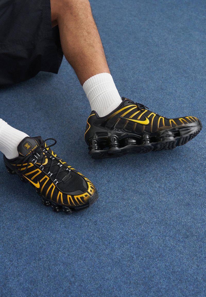 ショックスTL ユニバーシティゴールド Size 10.5 - Nike Shox TL Black 