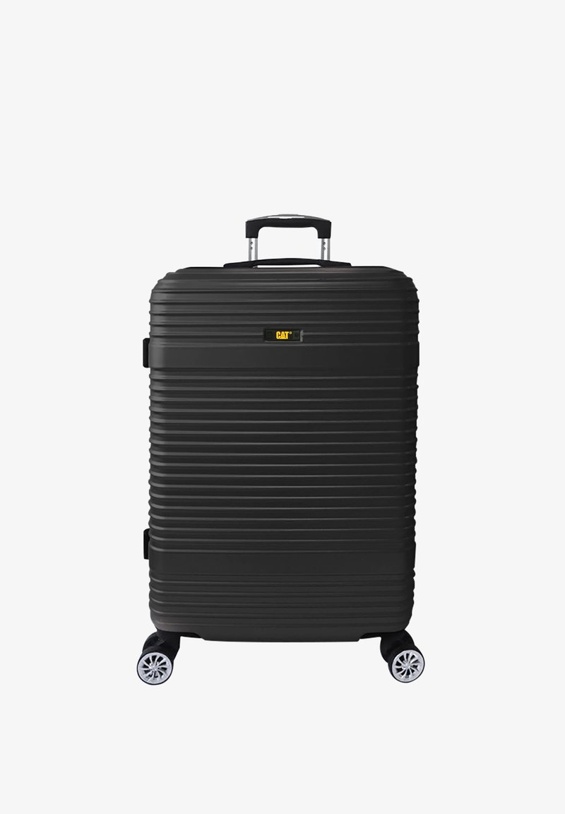 Valise rigide noire avec une texture striée, poignée télescopique et quatre roues. Présente un logo jaune et des fermetures latérales pour la sécurité.