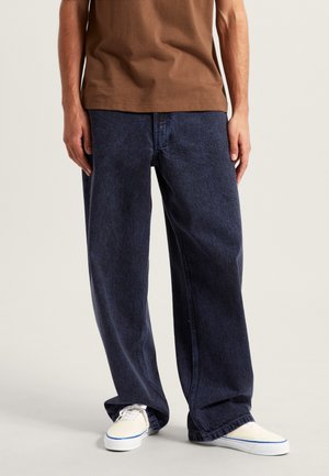 - Jeansy Relaxed Fit