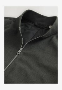 Unselected, khaki green