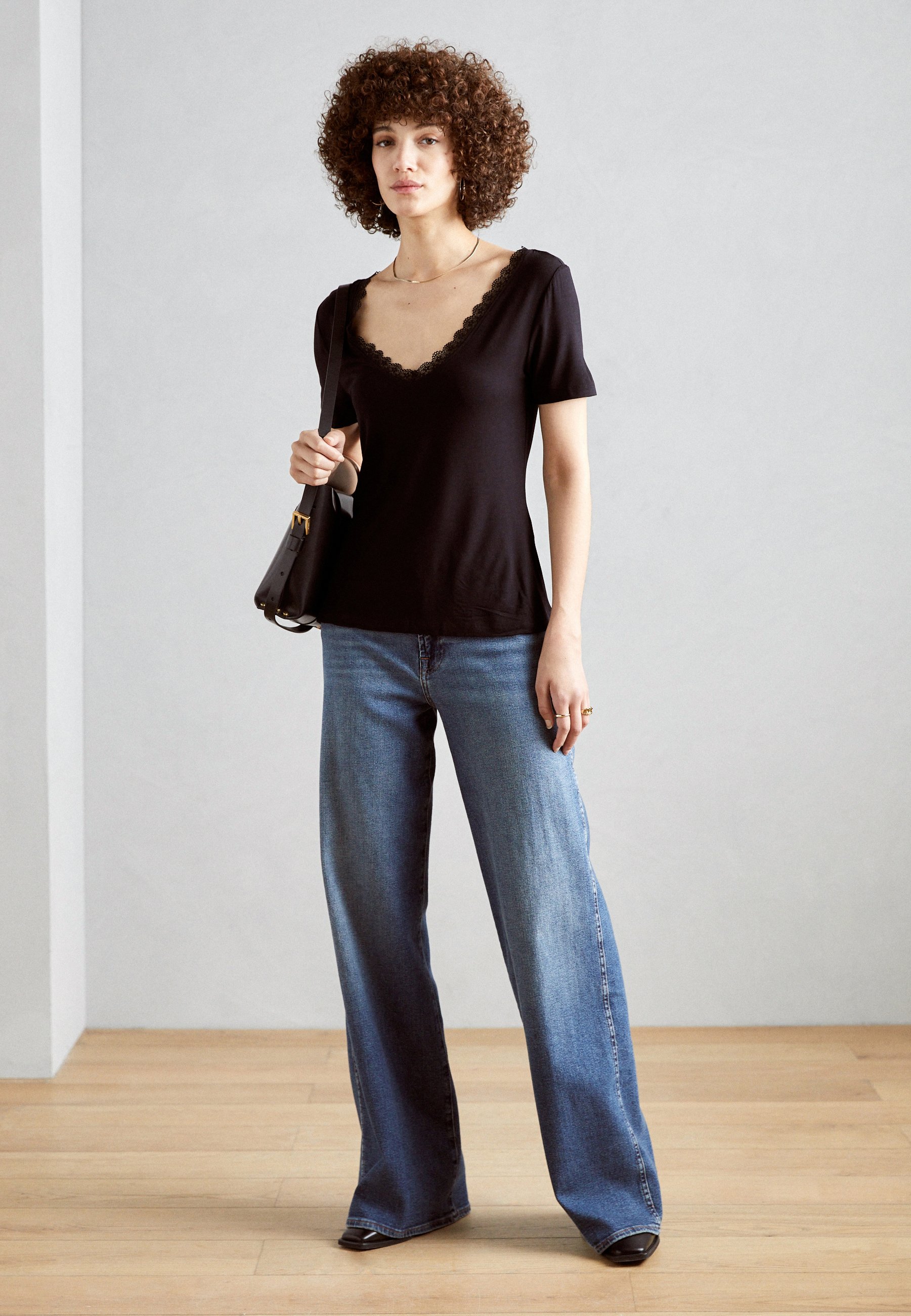 売れ筋商品|||アンナ フィールド Tシャツ レディース トップス Basic T-shirt - black Anna Field by Zalando T-shirt basic - black/zwart - Zalando.nl