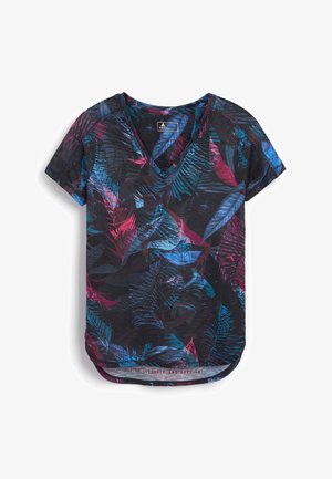 Czarna koszulka z krótkim rękawem i dekoltem w serek z niebieskim i magentowym tropikalnym wzorem liści oraz zaokrąglonym dołem.