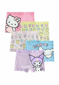 Hat gyermeknadrágokból álló szett, amely pamutból készült, és színes mintákkal rendelkezik, mint például Hello Kitty és Cinnamoroll, különböző pasztellszínekben.