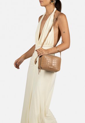 Burkely COOL COLBIE - Schoudertas - beige