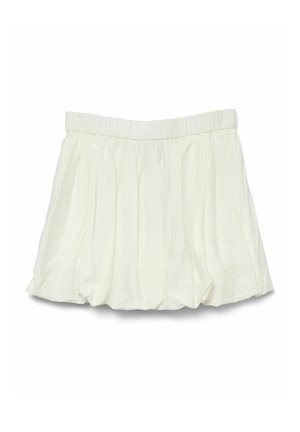 Falda corta blanca, fruncida, con cinturilla elástica, que presenta una tela suave y texturizada y pliegues fluidos.