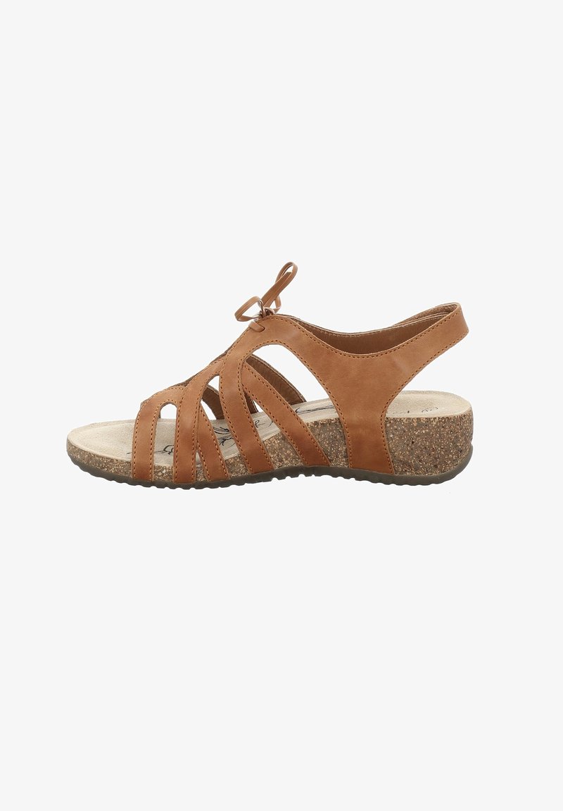Sandale en cuir marron avec plusieurs découpes de lanières, un petit talon compensé en liège et une sangle arrière pour le maintien. Semelle plate texturée pour l'adhérence.